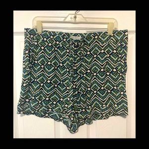 Vera Bradley “Rain Forest” Pajama Beach Shorts. L